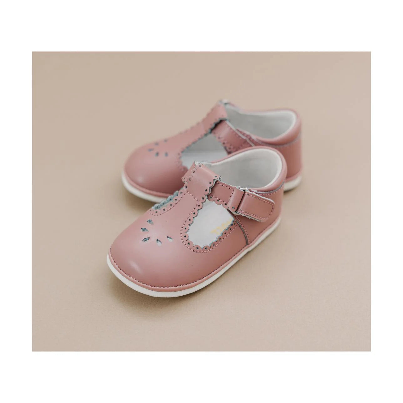Vintage Rose Dottie Scalloped MJ