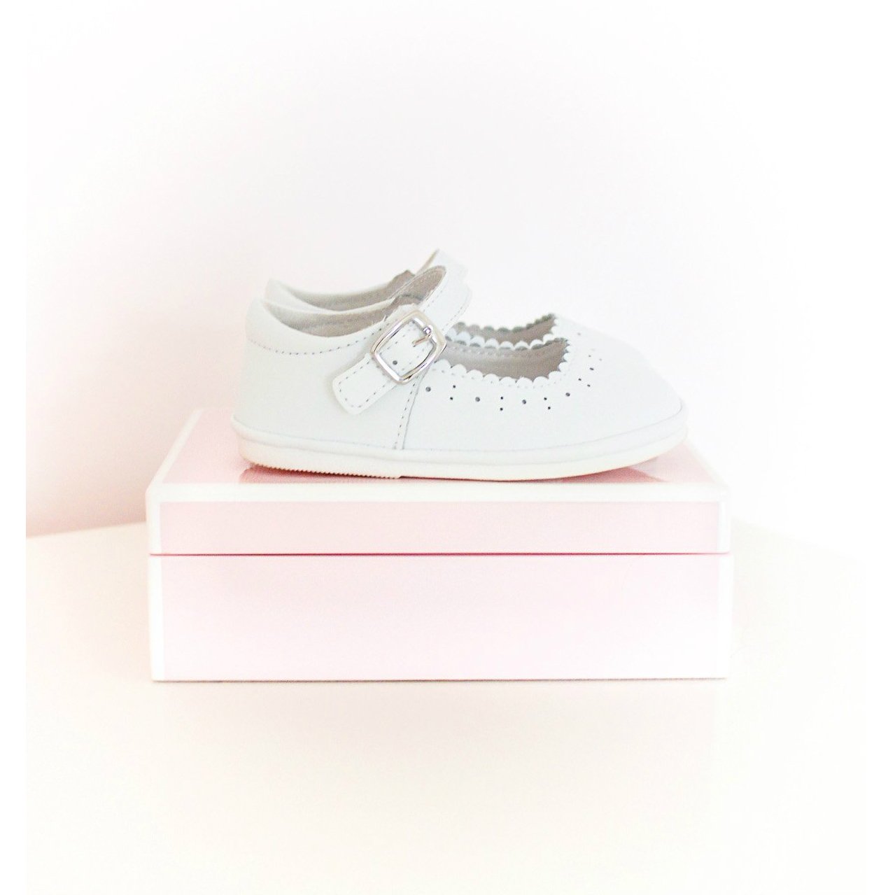 White Scarlett Scalloped Maryjane